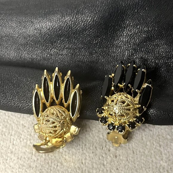 Vintage Juliana DeLizza and Elster Jet Black Gold Filigree Ball Navette Clip On - Picture 4 of 5